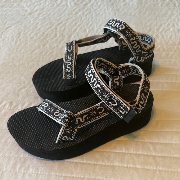 Teva Platform Sandals - Picture 1 of 8